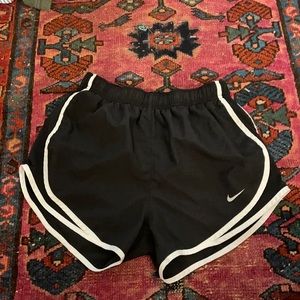 black and white nike tempo shorts